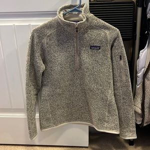 Patagonia women’s 1/4 zip, size small, color Pelican. Like new condition.